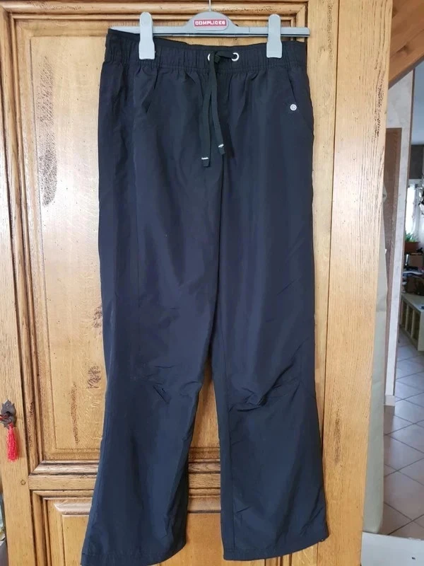 bas de survetement neuf taille s 36/38 noir imperméable marque crivit